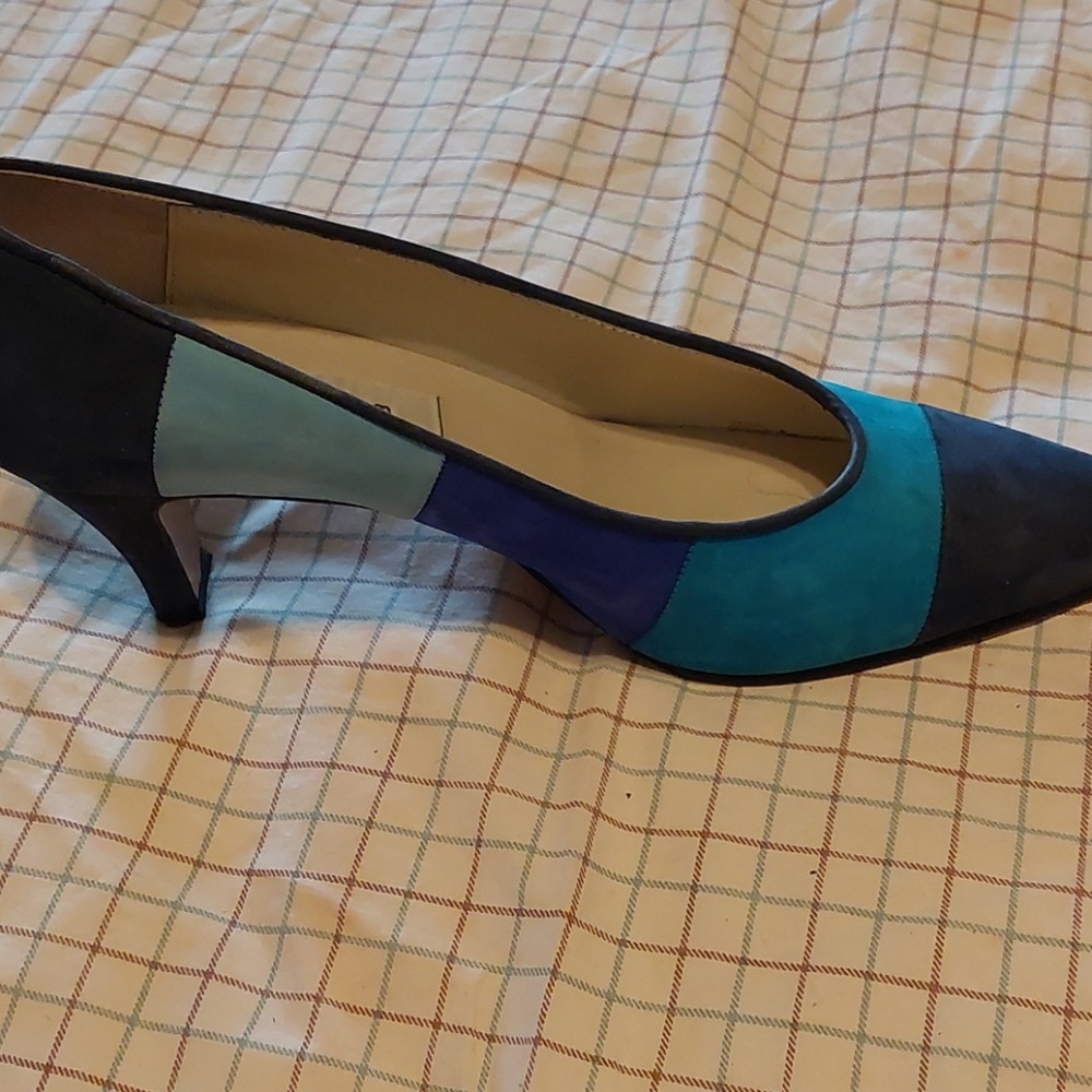 Shoes - Picture 6 of 9